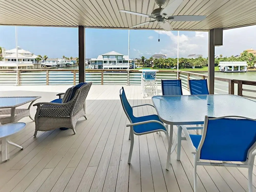 Canal-side Home 4 Bedrooms 4 Bathrooms Home