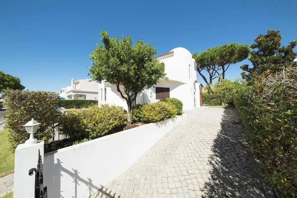 Residential Area, Private Pool, On-site Parking, Free AC & Wi-fi