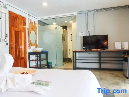 Deluxe Suite with mountain view