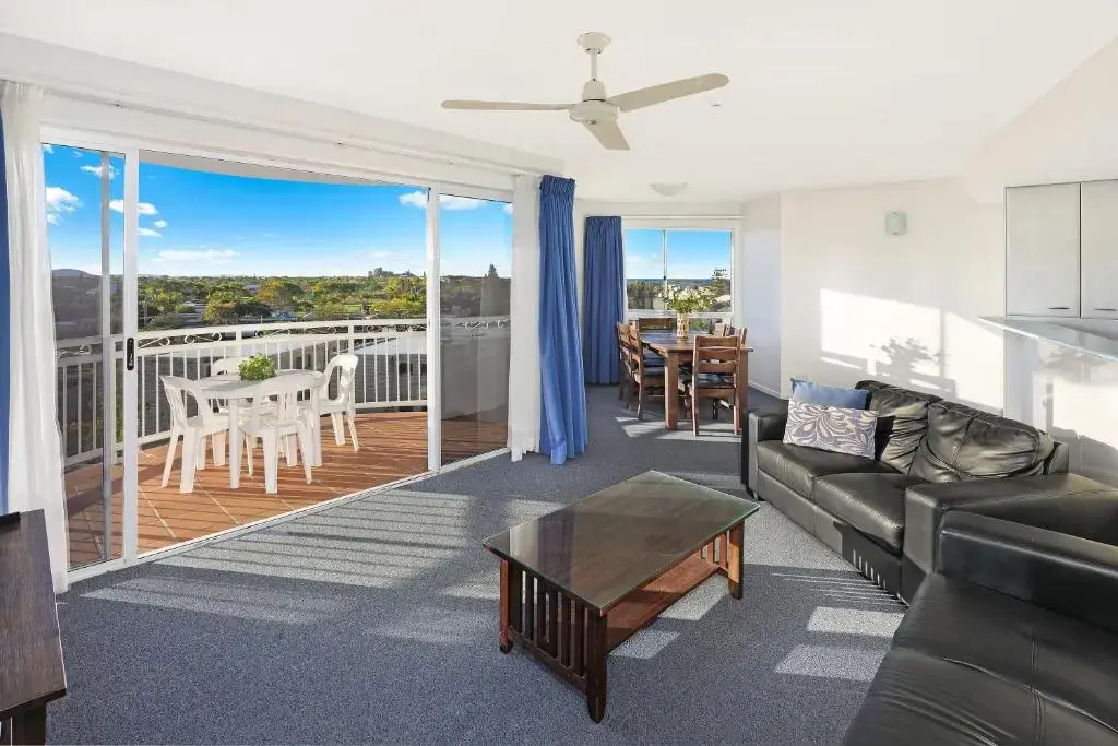 3 Bedrooms Apartment