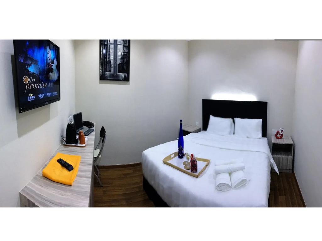 Deluxe Double room (full double bed)
