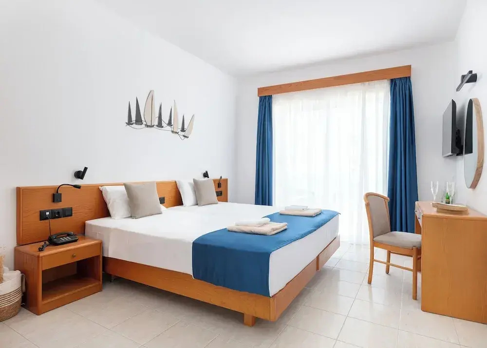 Standard Double room with balcony (full double bed)