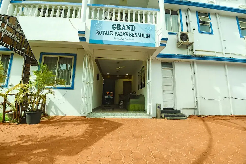 Fabhotel Grand Royal Palms