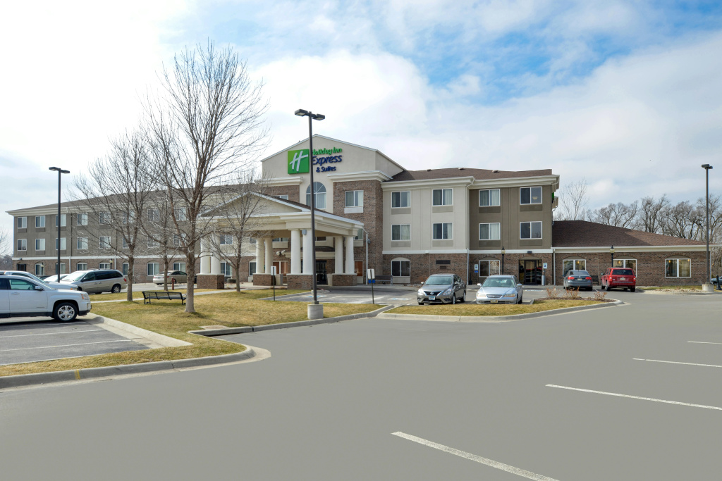 Holiday Inn Express & Suites Omaha West by IHG