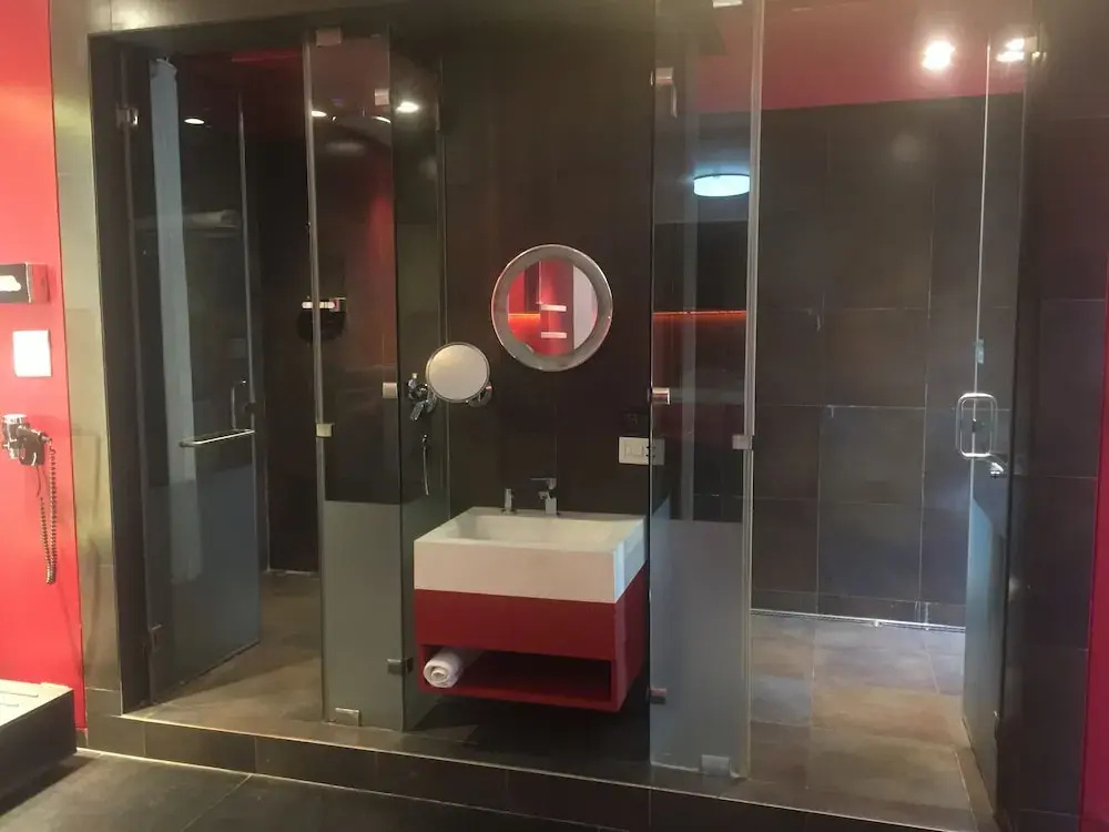 Comfort room