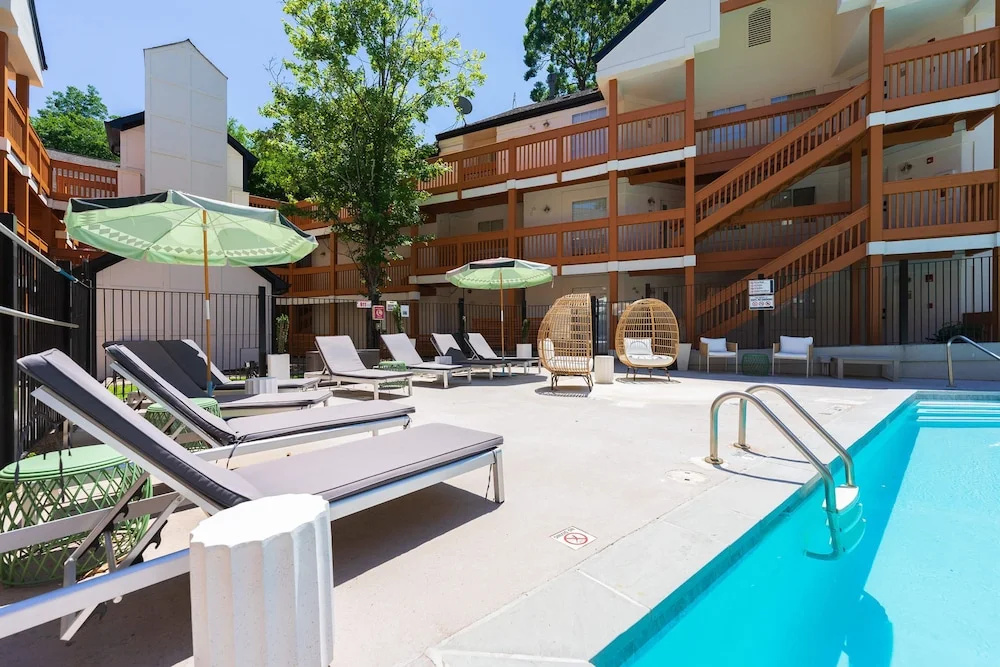 Stylish Buckhead Condo Your Urban Getaway in ATL
