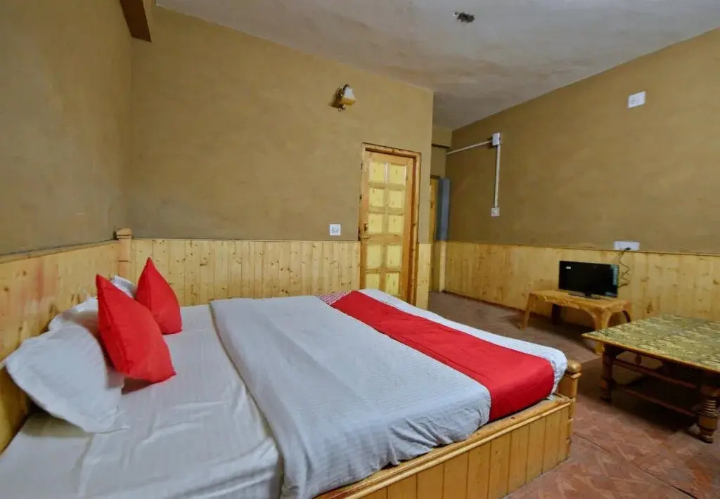 OYO 27987 Hotel Veer