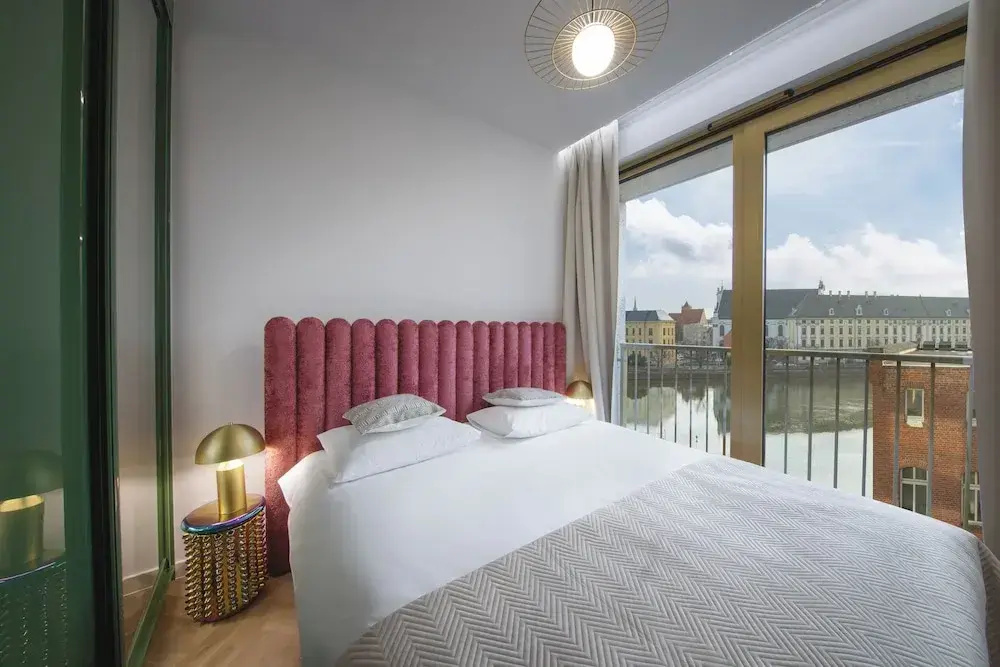 Suite with balcony and with river view