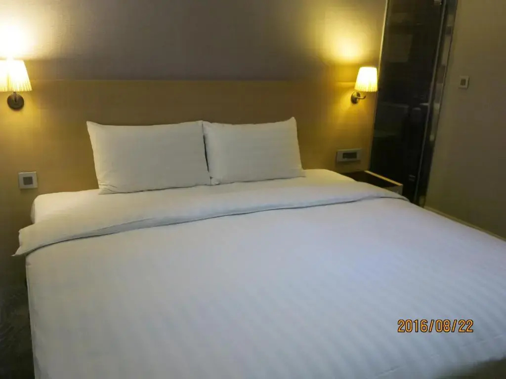 Economy Double room (full double bed)