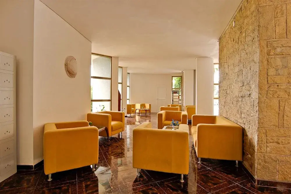 Lobby & Reception