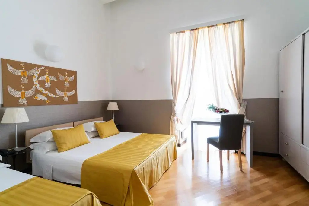 Standard Triple room with city view