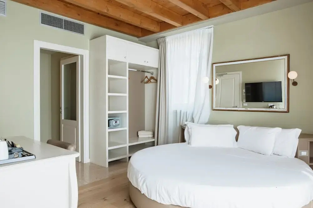 Comfort room