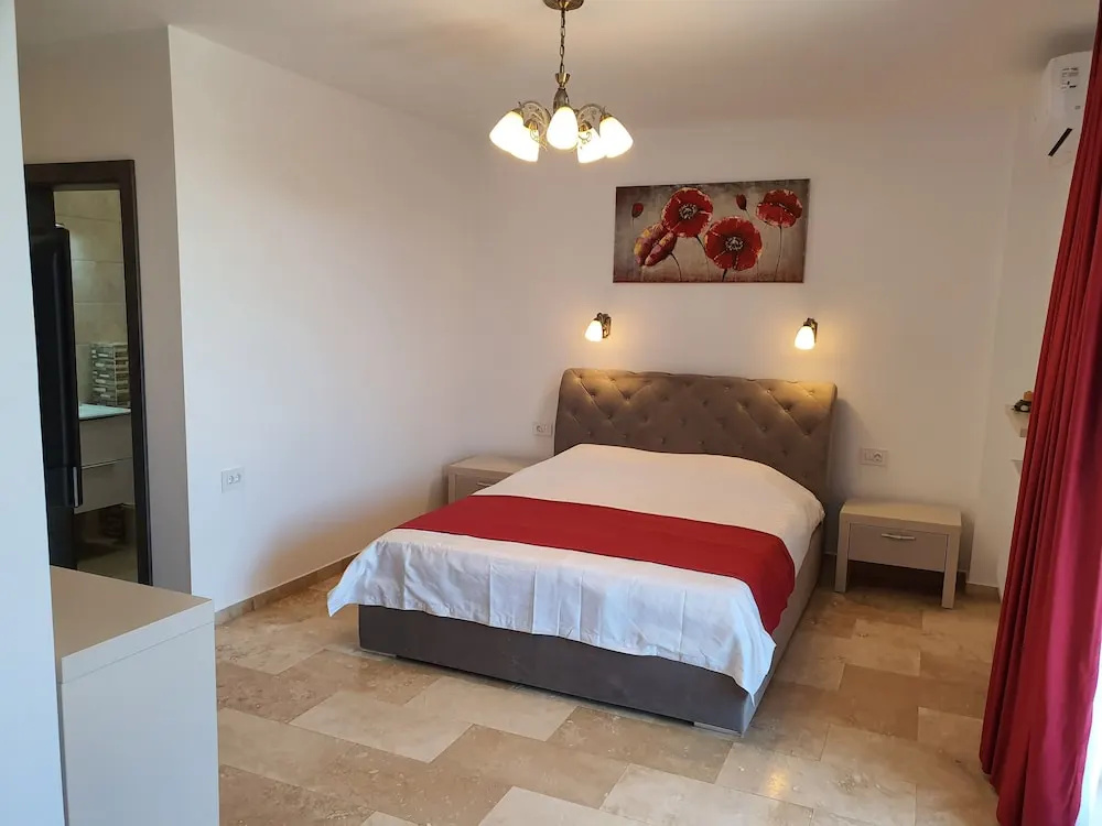 Comfort Double room with city view (full double bed)