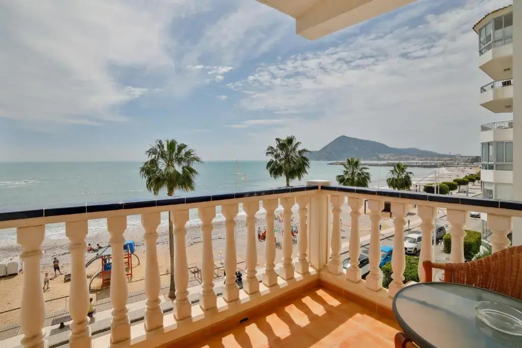 Deluxe Double room with sea view (full double bed)