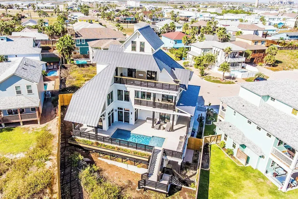 Hooty And The Blowfish by Silver Sands Vacation Rentals