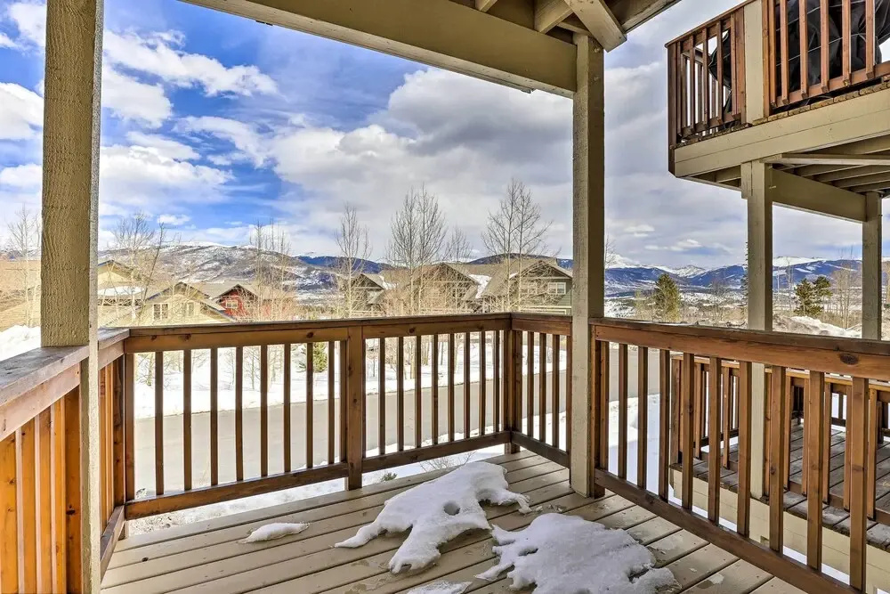 11 Mi to Keystone: Silverthorne Condo w/ Deck
