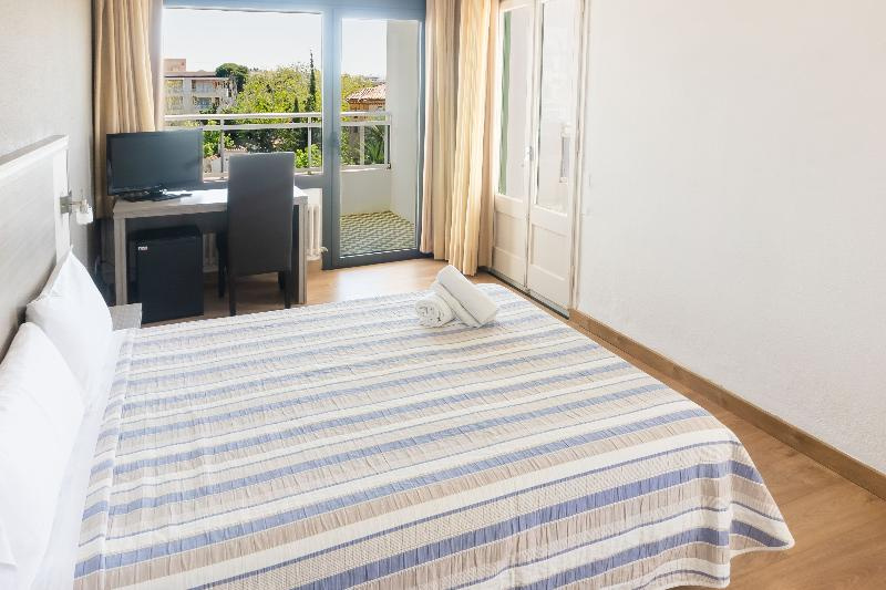 Standard Double room with balcony (full double bed)