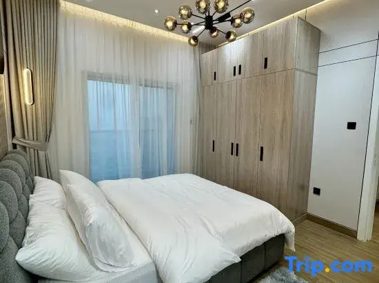 Brand New -Very Luxurious, 2 Bedrooms Apartment — фото 5