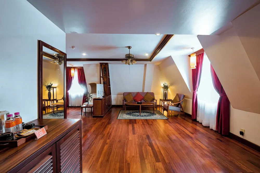 The Suite By Royal Crown Hotel - Chambres
