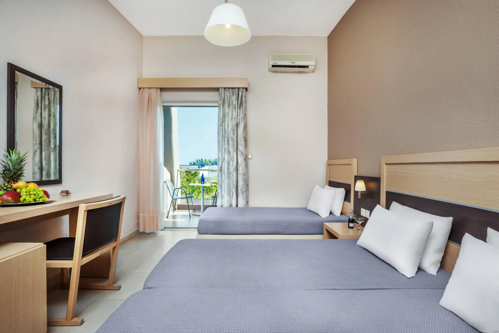 Iris Hotel — 3