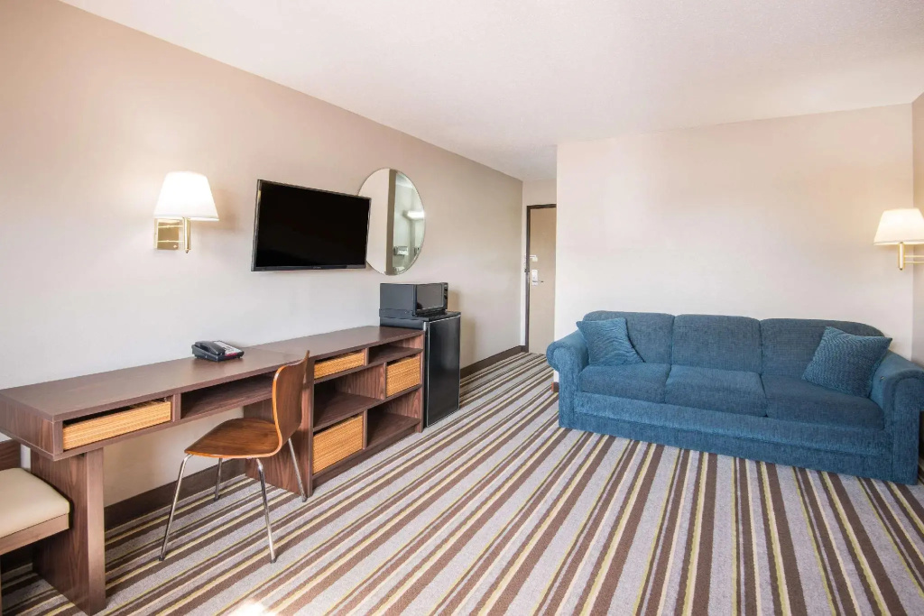 Double Suite (full double bed)