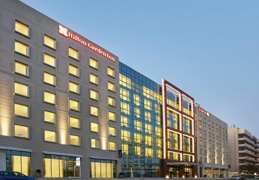 Hilton Garden Inn Dubai, Mall Avenue