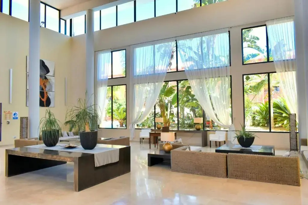 Lobby & Reception