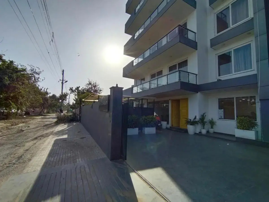 Saltstayz Select - Near Sohna Road City Centre