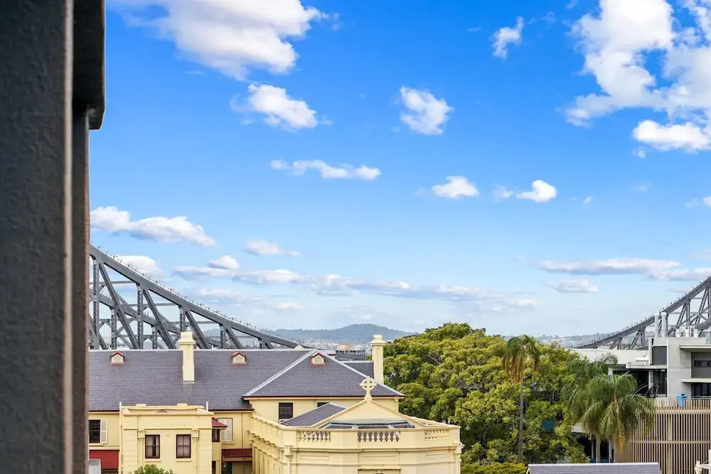 Bright 1-bed With Great Views & Amenities