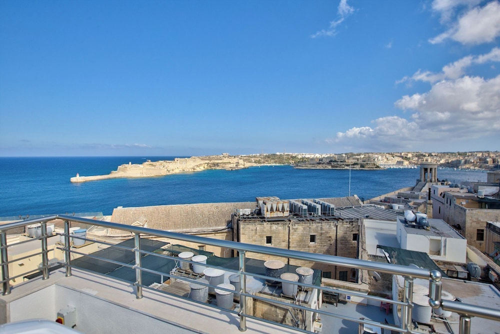 Amazing Valletta Penthouse With Incredible Views