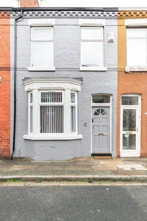 3 Bed House - Sleeps 7 - Garden - Parking - Wifi