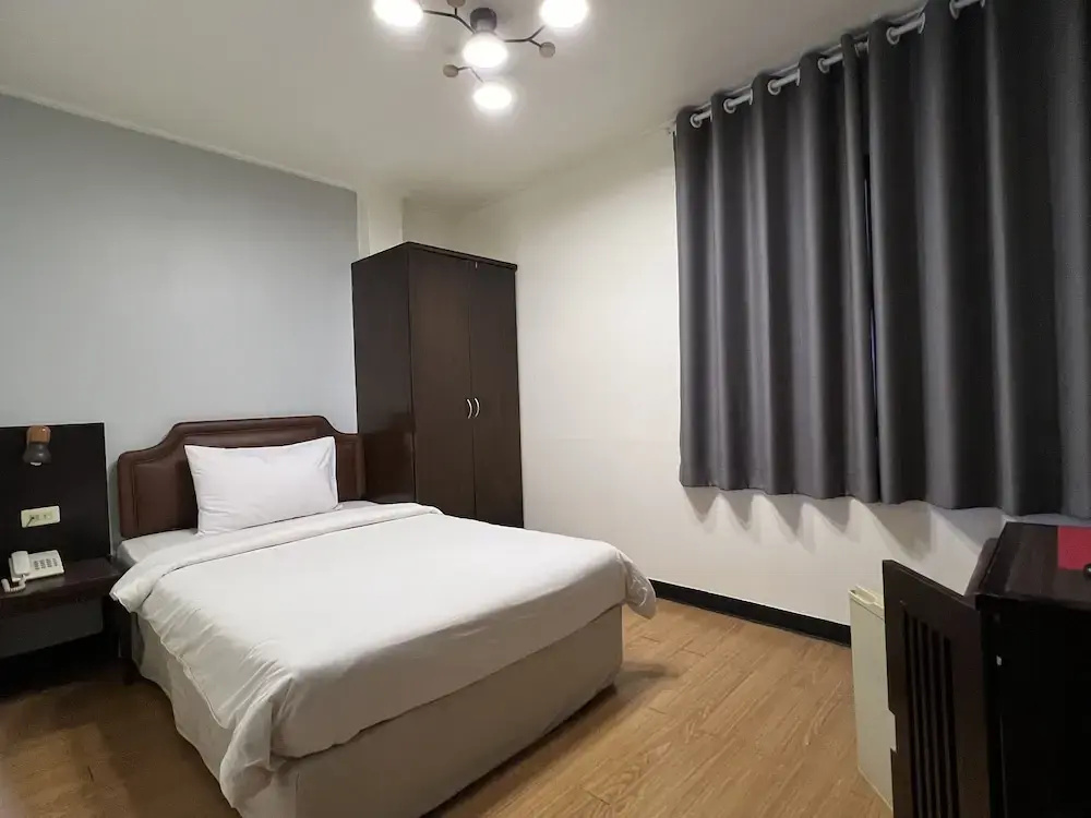Economy room