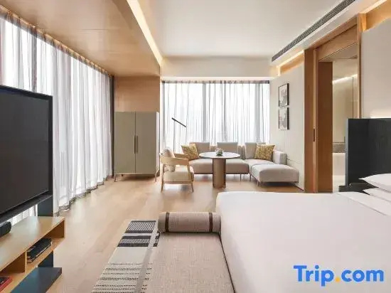 Deluxe Double room (full double bed)
