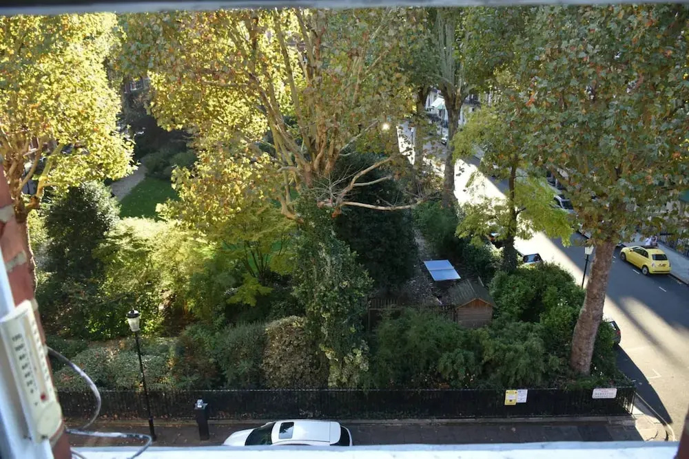 Beautiful 2 Bedroom Property in Earl's Court