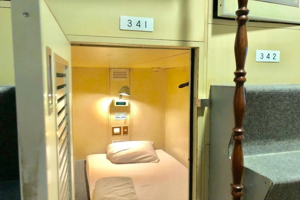 Capsule Hotel Block Room — фото