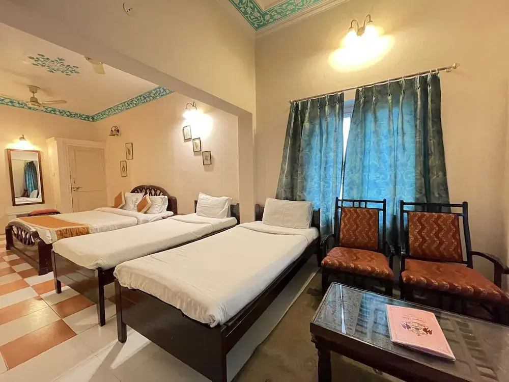 1 Bedroom Standard Quadruple Family room