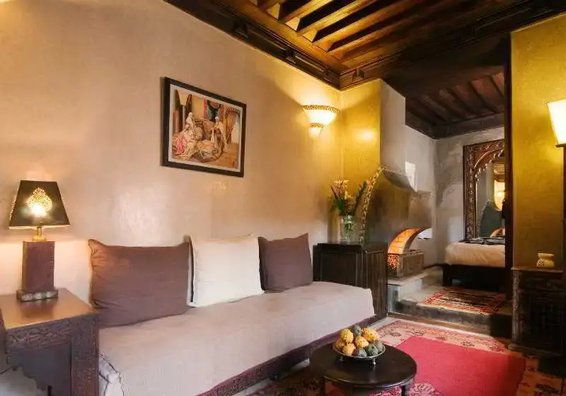 Angsana Riad Tiwaline