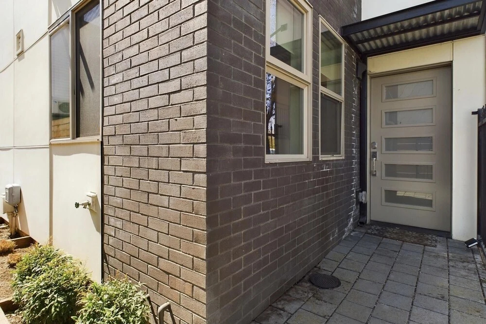 Charming 3br Haven In West Seattle 3 Bedroom Townhouse by Redawning