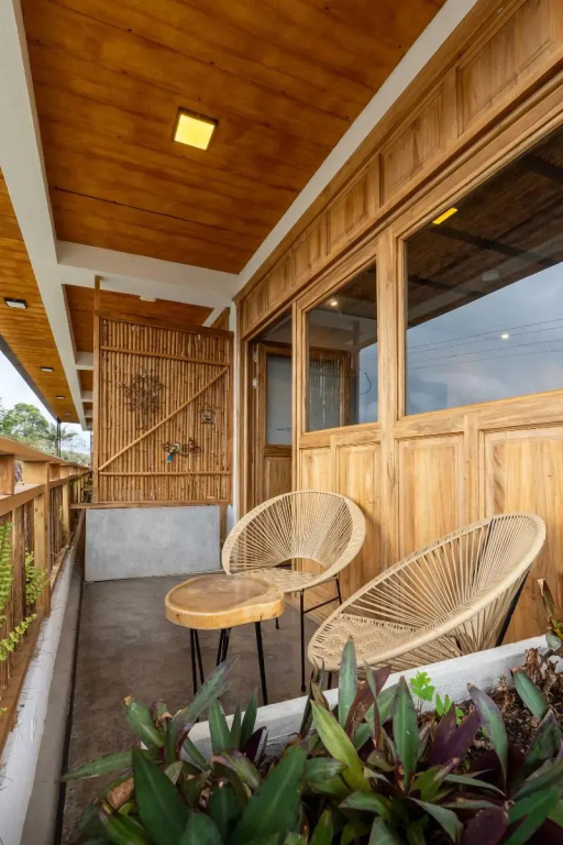 Classic Double room with balcony (full double bed)