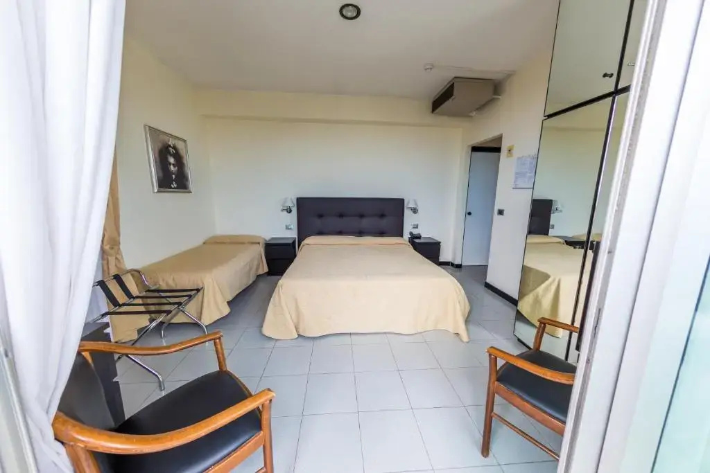 Standard Double room with sea view (full double bed)