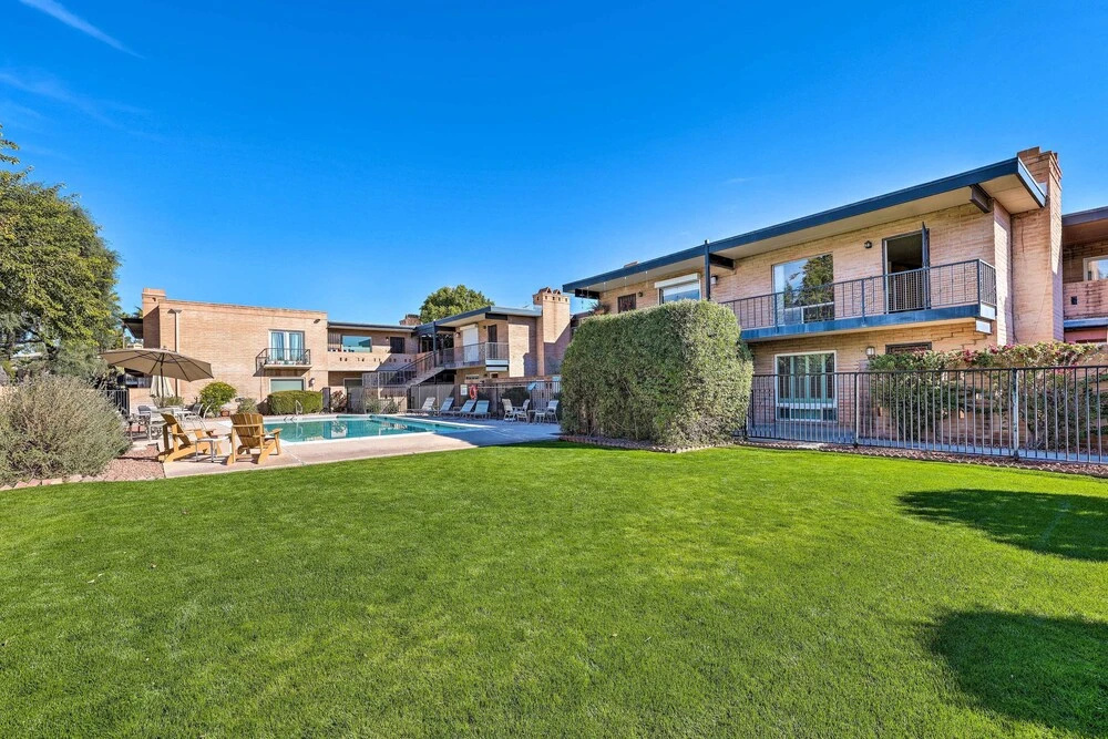 Stunning Old Town Condo: Pool & Sunset Views!