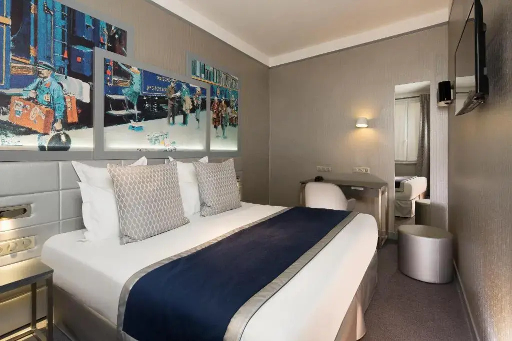 Double room (full double bed)