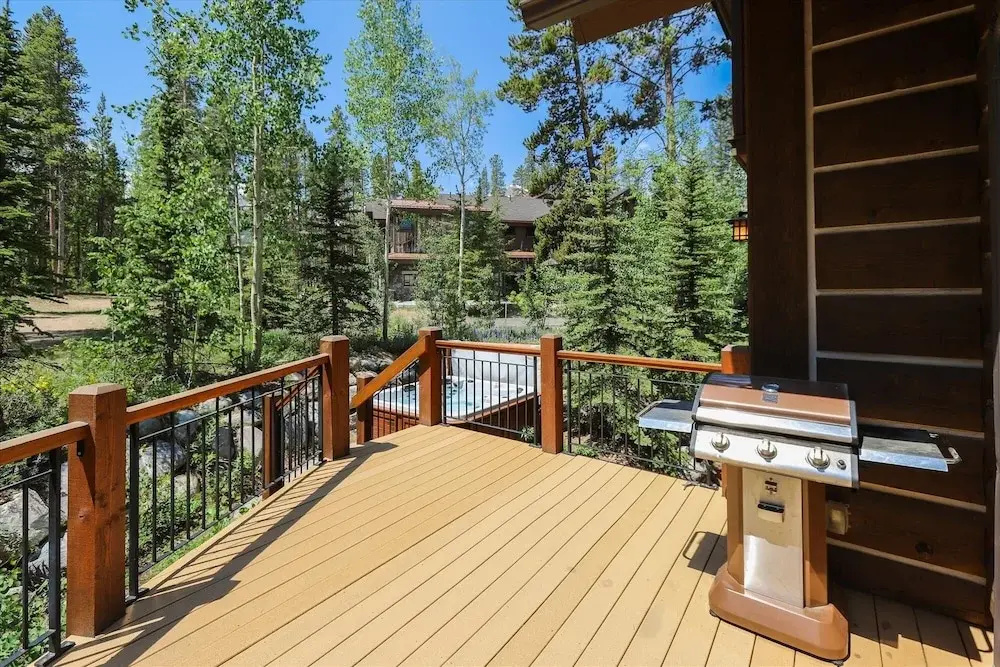 Shock Hill Retreat 4 Bedroom Townhouse by RedAwning