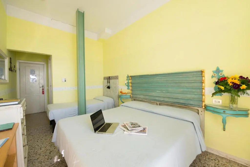 Standard Triple room with balcony and seafront