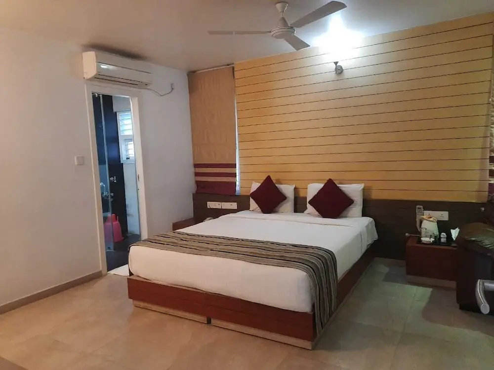 Roseline Suites - A Business Hotel - Chambres