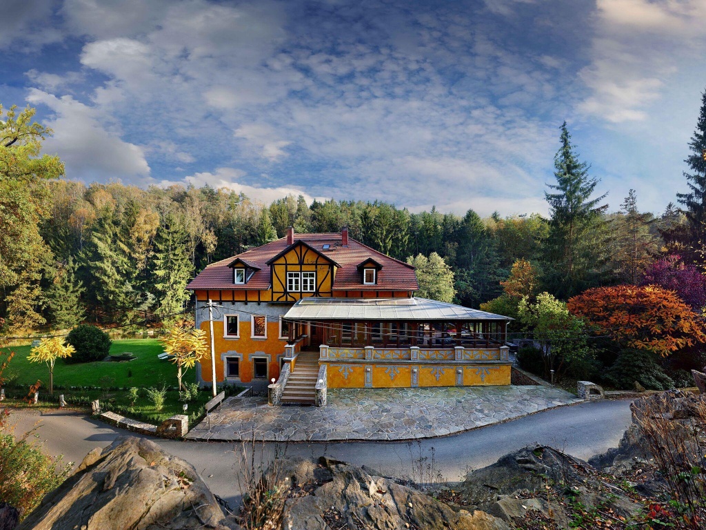 Art Nouveau Haven by the Mulde