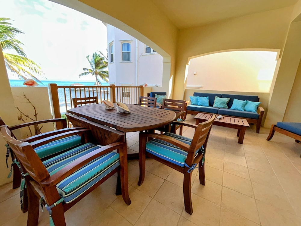 Miramar Villas