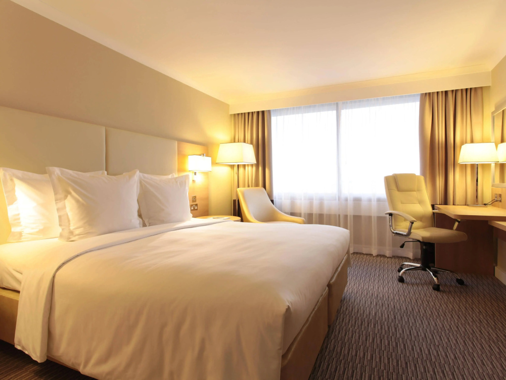 Renaissance London Heathrow Hotel — фото