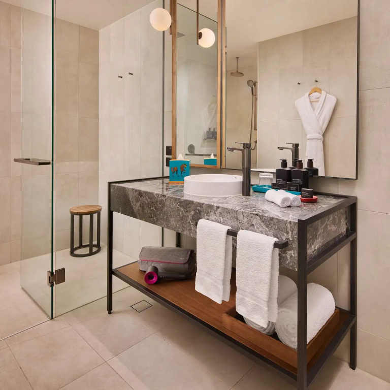 Executive Club Double room (full double bed)
