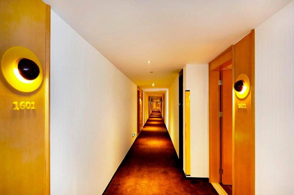 Lobby & Reception